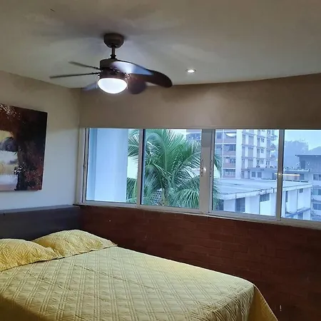 R.1114 Estudio Ejecutivo Privado, Con Cocina Y Bano.